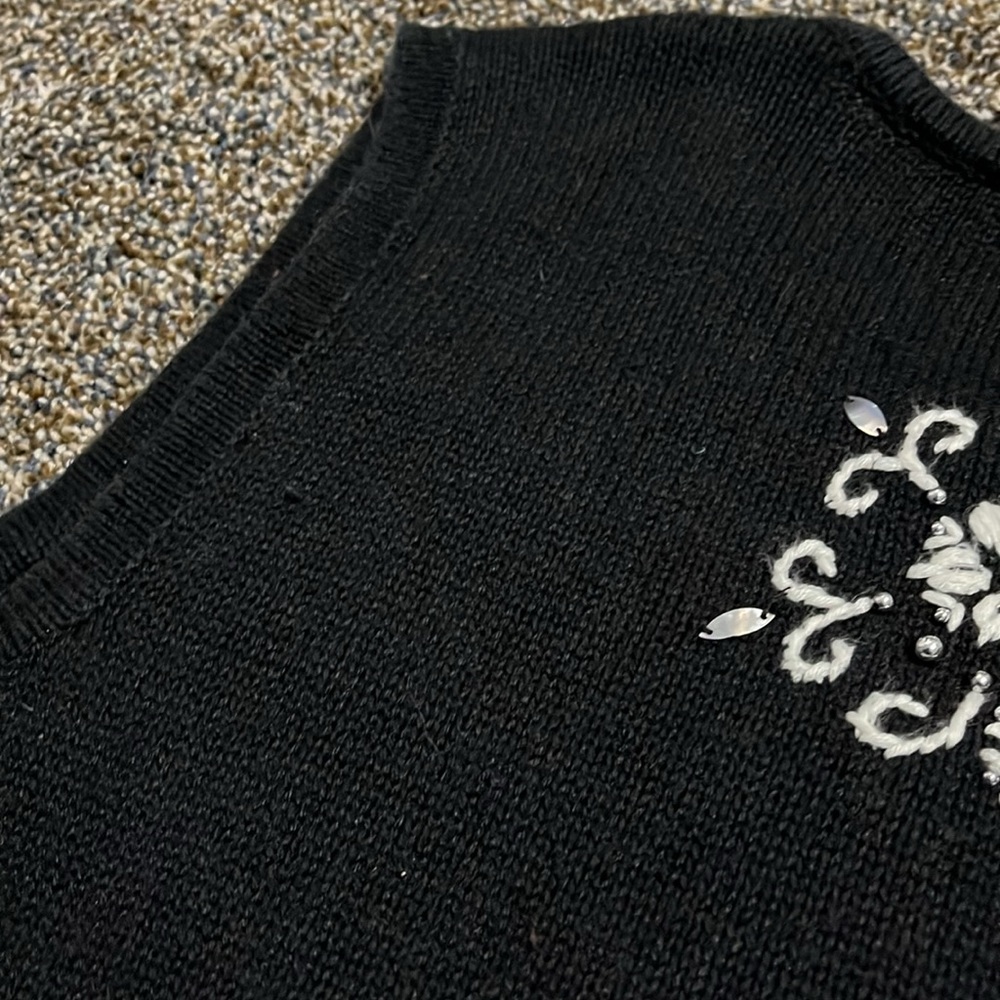 Vintage Erika women’s medium black snowflake beaded sweater vest winter - Picture 5 of 5
